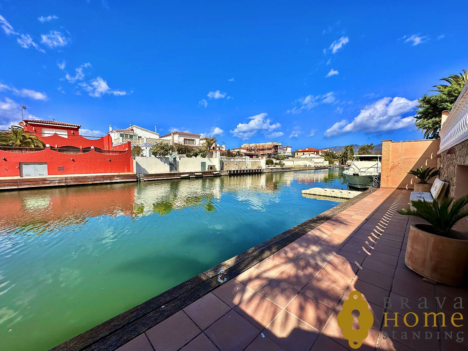 Spectacular villa with 12m mooring on canal Ebre for sale in Empuriabrava.