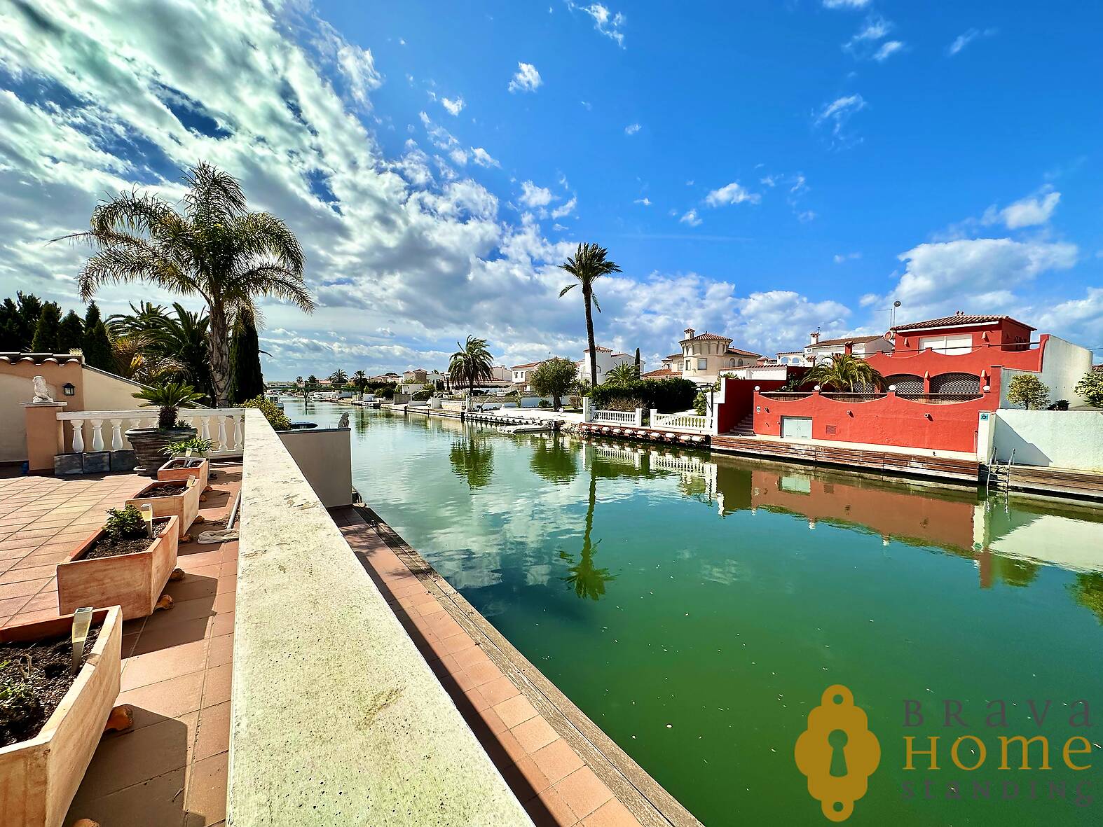 Spectacular villa with 12m mooring on canal Ebre for sale in Empuriabrava.