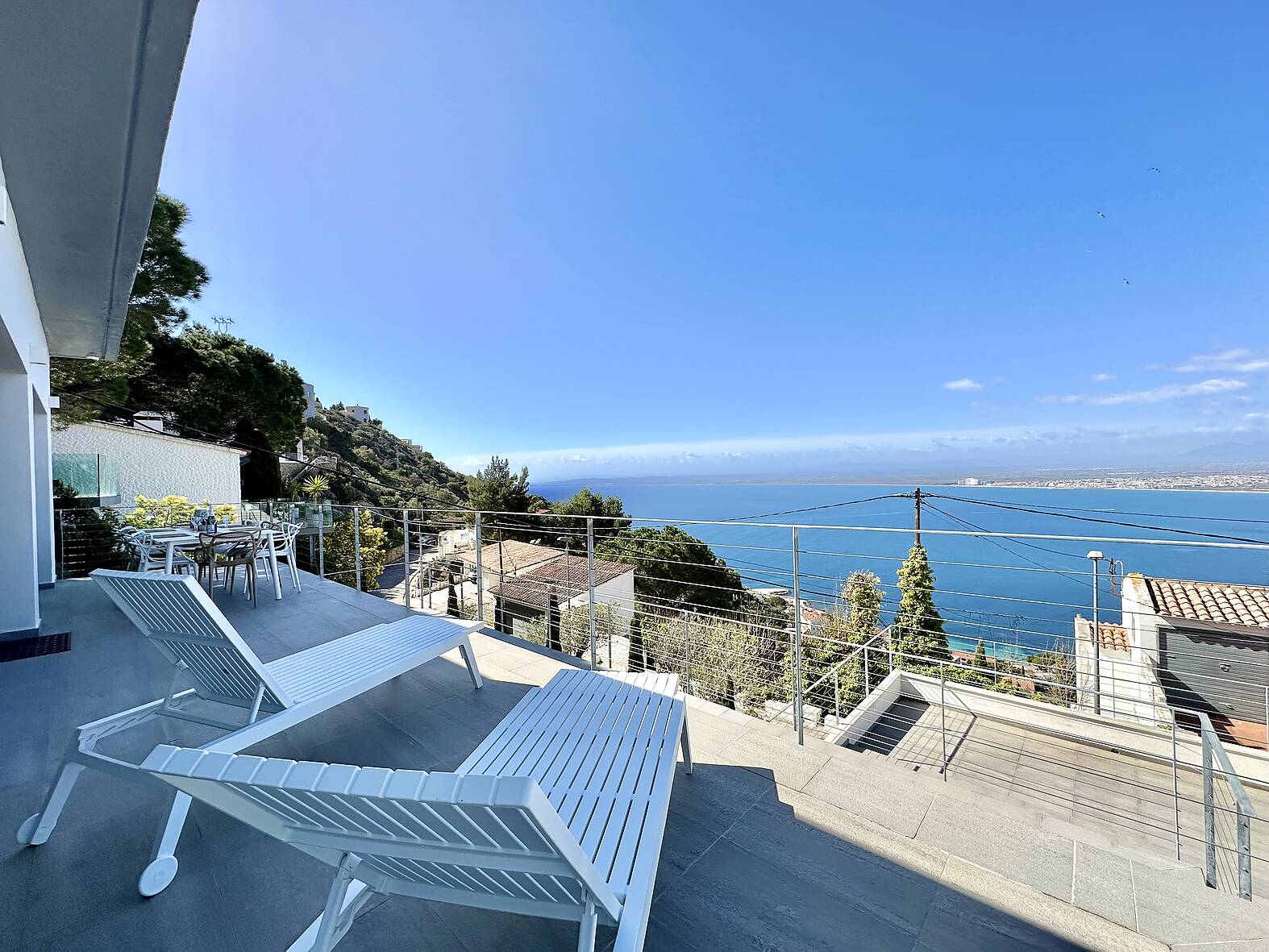 Beautiful modern villa with sea views for sale in Rosas