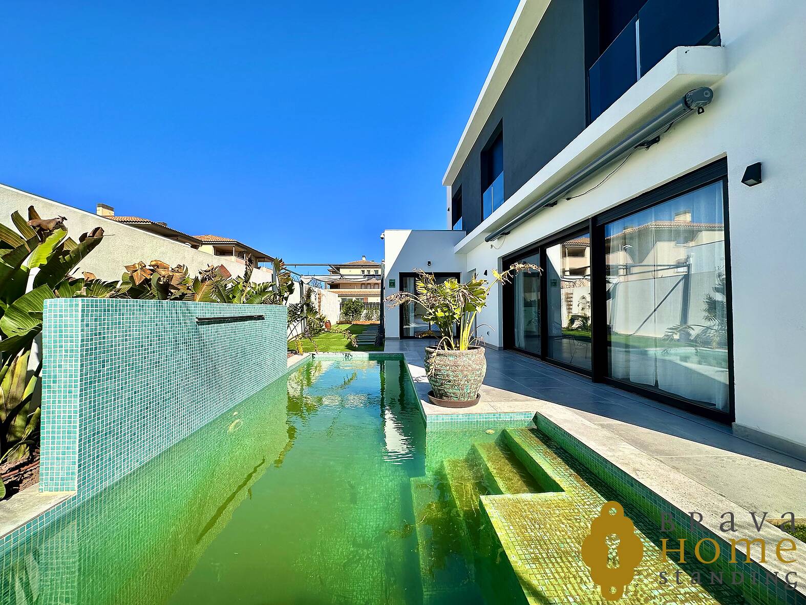 Modernes Haus mit Pool zum Verkauf in Empuriabrava