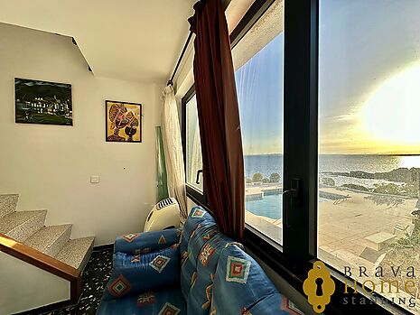 Apartment with sea view and pool for sale in Rosas