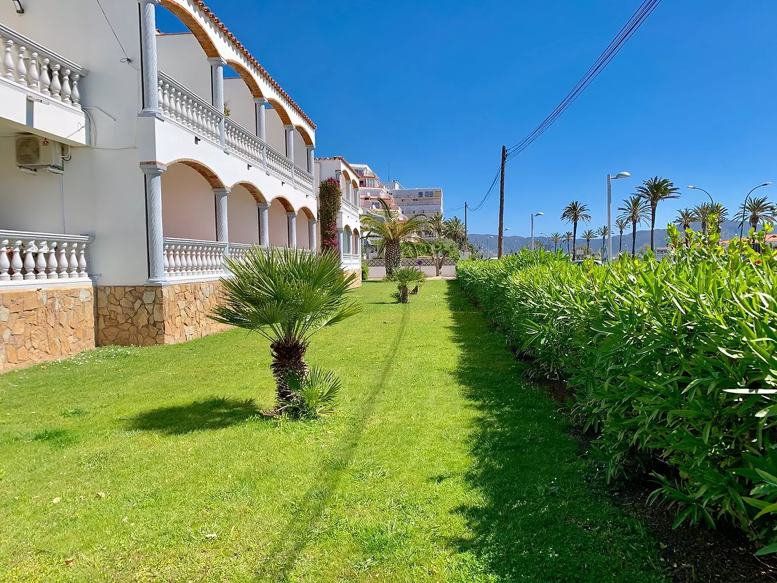Beautiful seafront apartment with tourist rentals license for sale in Empuriabrava