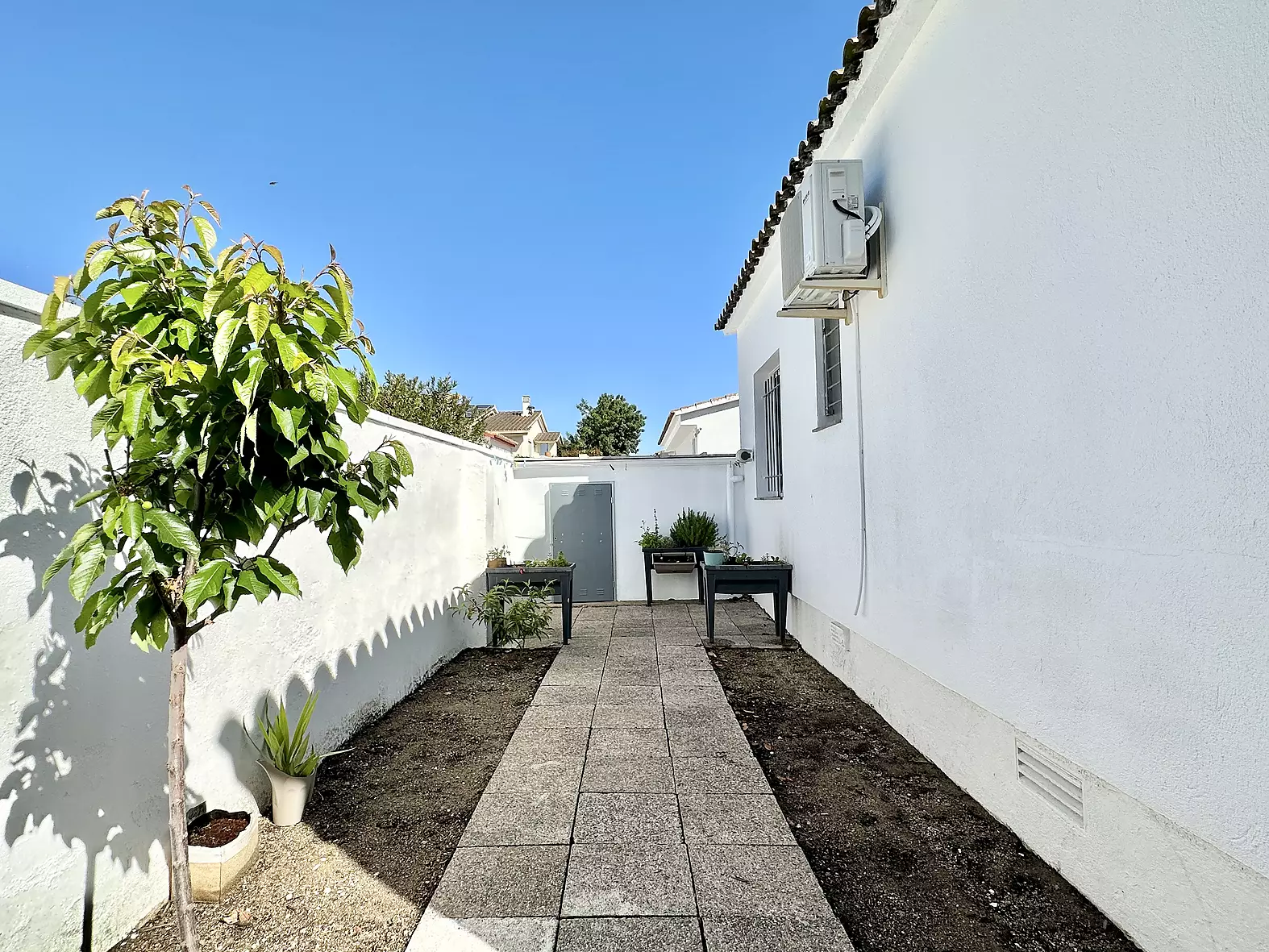 Preciosa casa d´una planta amb piscina i garatge en venda a Empuriabrava