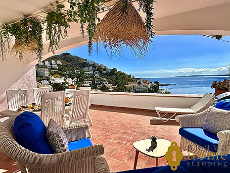 Espectacular apartament amb vistes al mar i garatge doble a Canyelles Petites