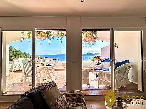 Espectacular apartamento con vistas al mar y garaje doble en Canyelles Petites