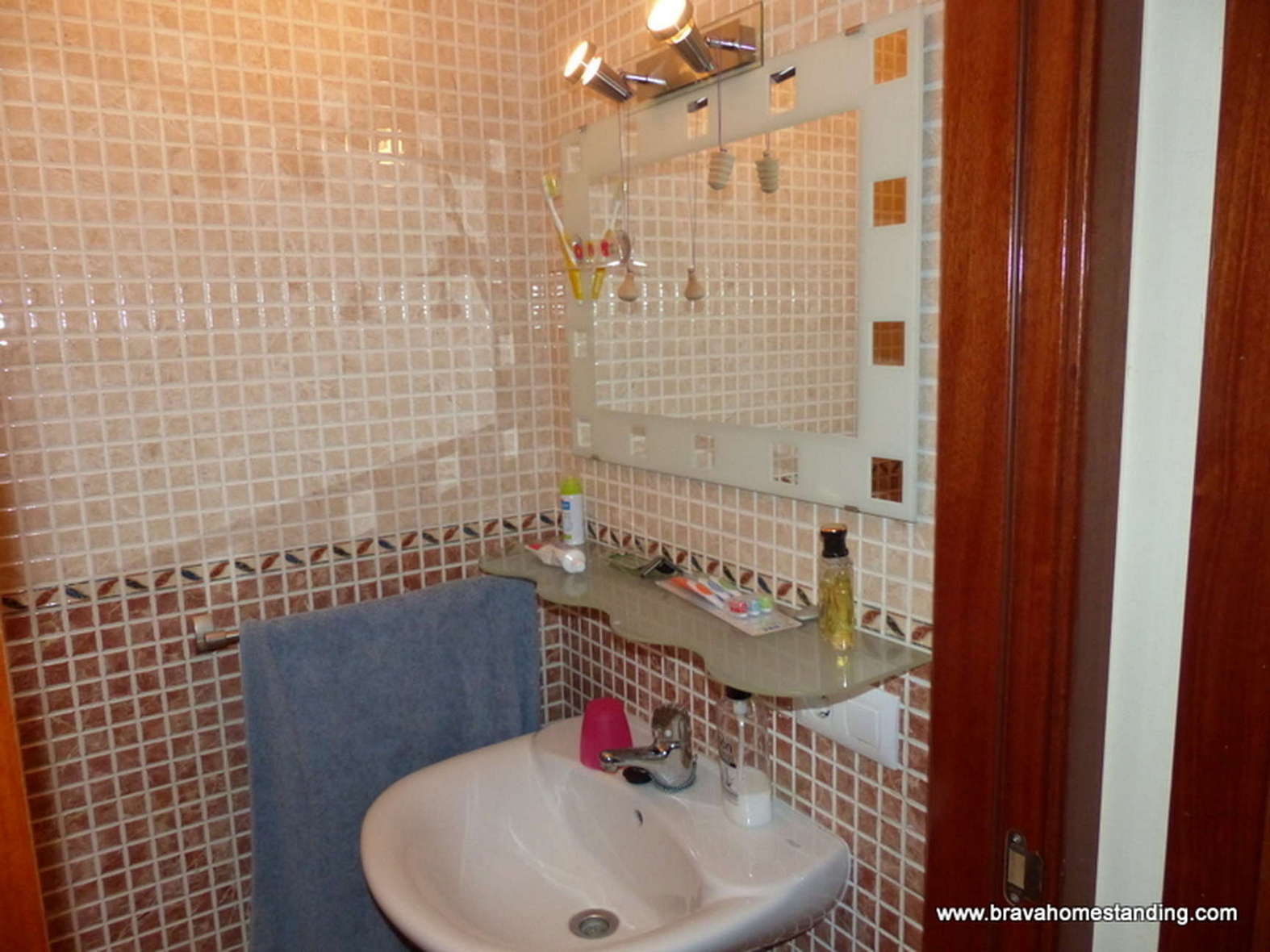 BEAUTIFUL HOUSE ALMOST NEW FOR SALE IN EMPURIABRAVA