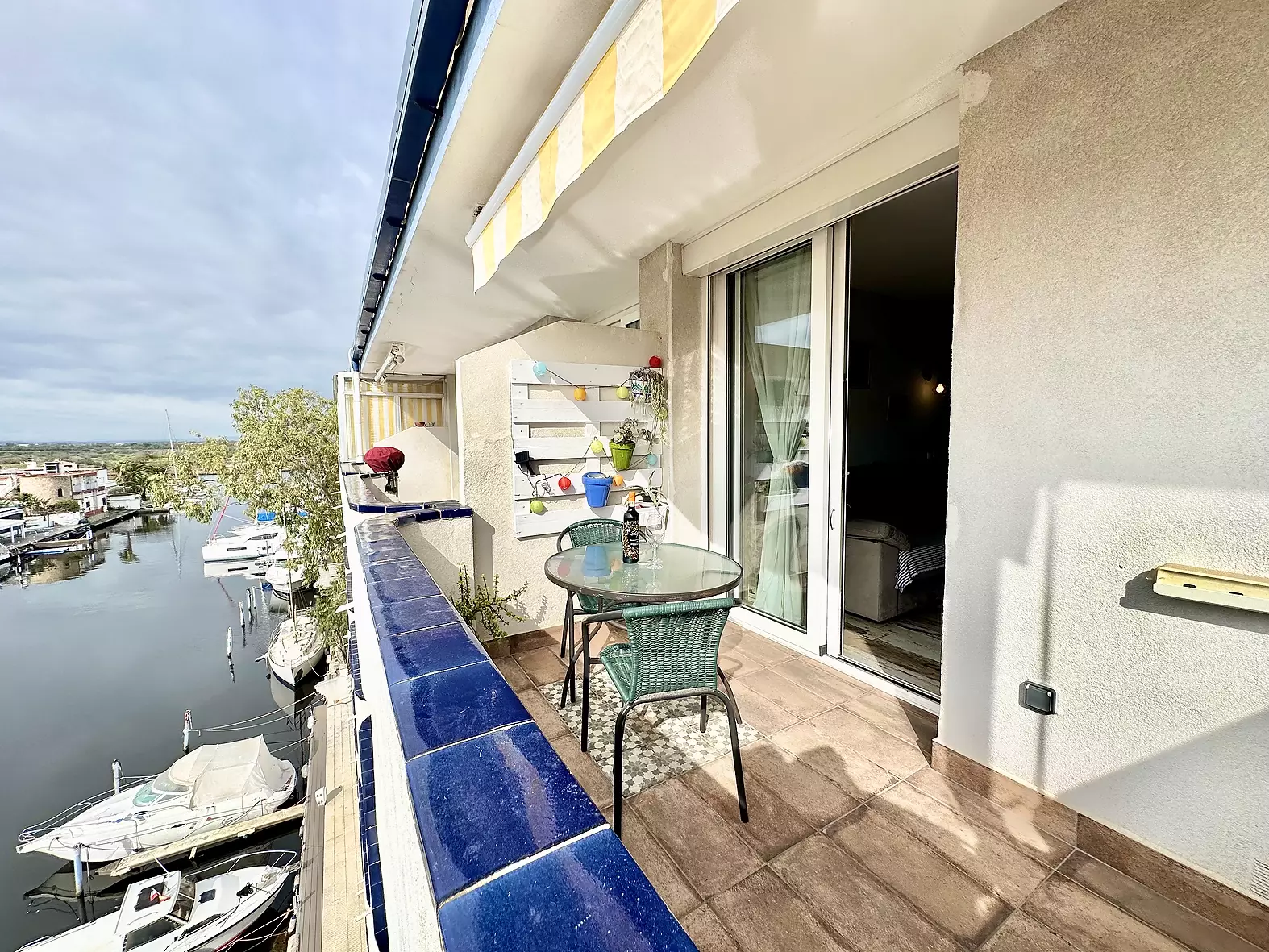 Exclusif Atico Rénové avec Licence Touristique et Parking Privé à Santa Margarita, Roses