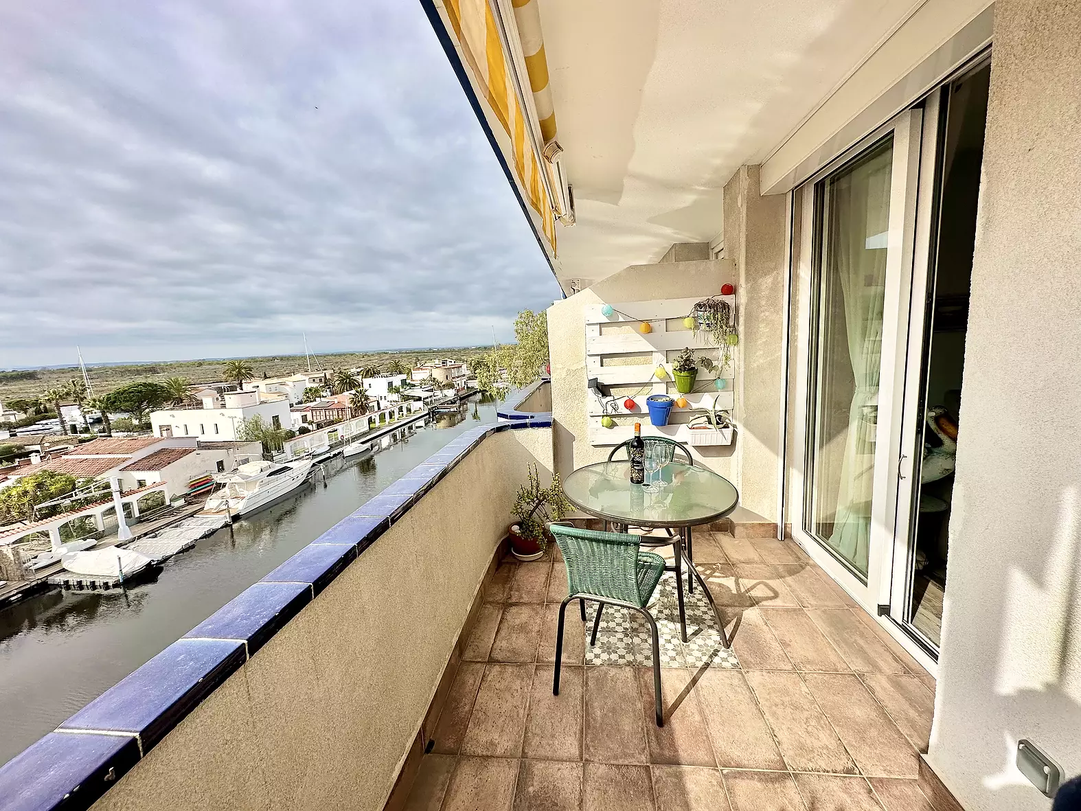 Exclusif Atico Rénové avec Licence Touristique et Parking Privé à Santa Margarita, Roses