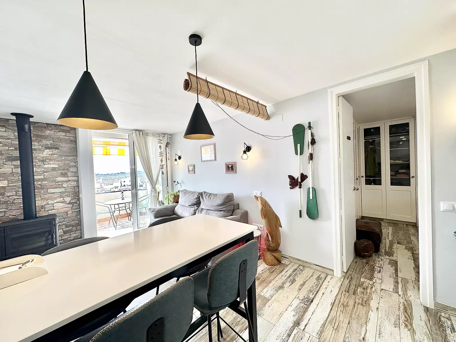 Exclusif Atico Rénové avec Licence Touristique et Parking Privé à Santa Margarita, Roses