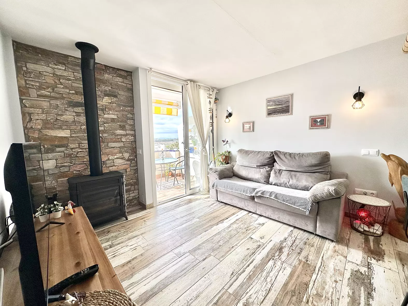 Exclusif Atico Rénové avec Licence Touristique et Parking Privé à Santa Margarita, Roses