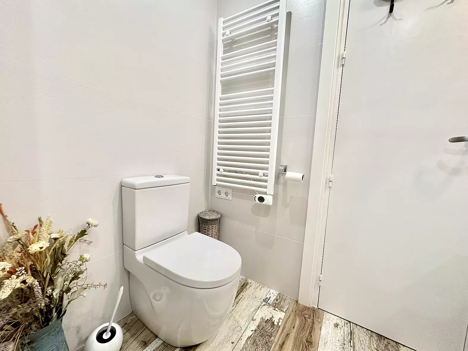 Exclusif Atico Rénové avec Licence Touristique et Parking Privé à Santa Margarita, Roses