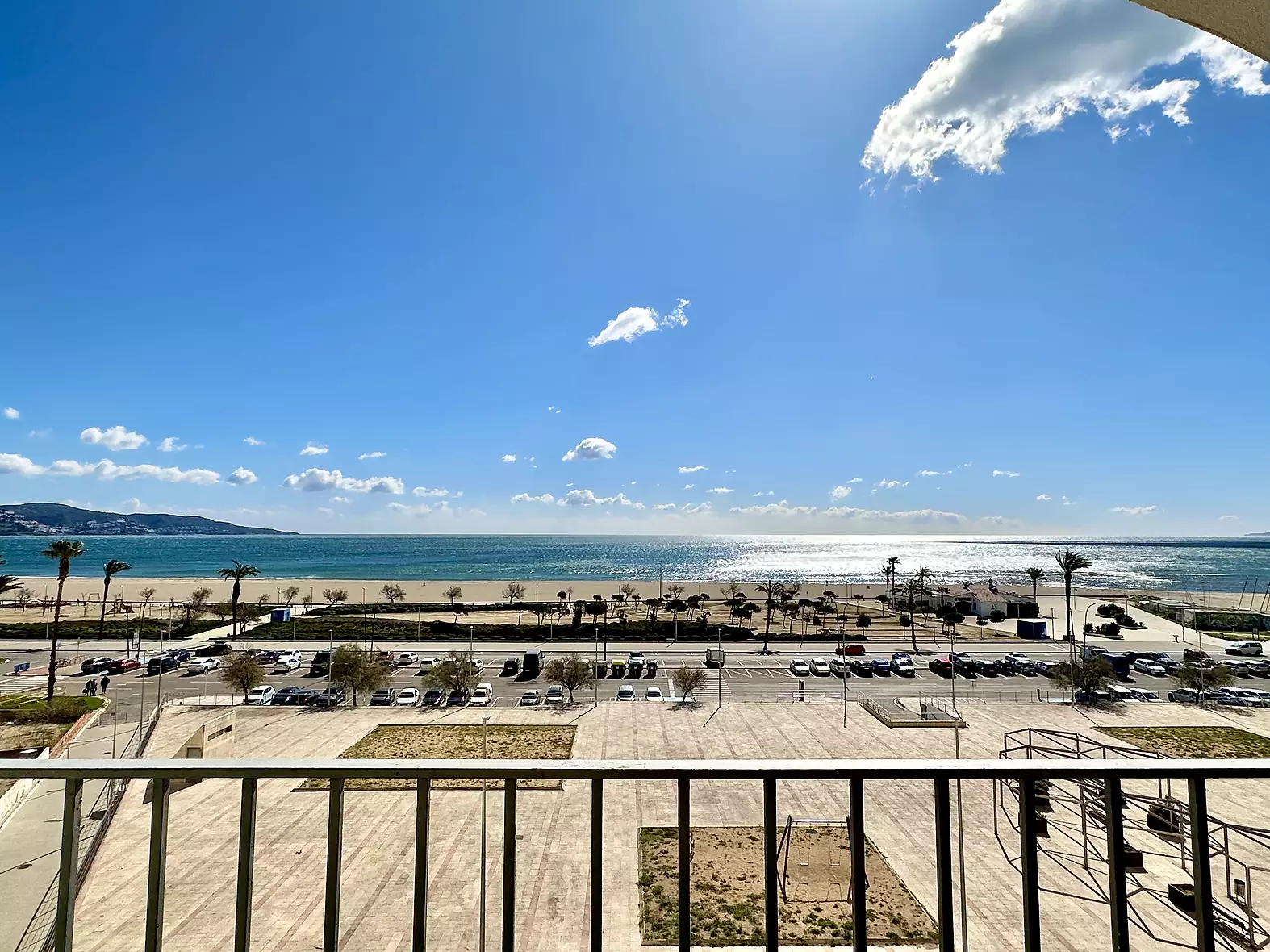Charmant appartement, 1ère ligne de Plage à Empuriabrava avec Licence Touristique et Parking