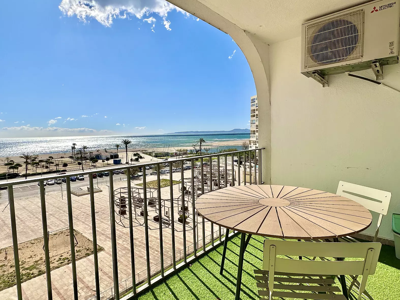 Charmant appartement, 1ère ligne de Plage à Empuriabrava avec Licence Touristique et Parking