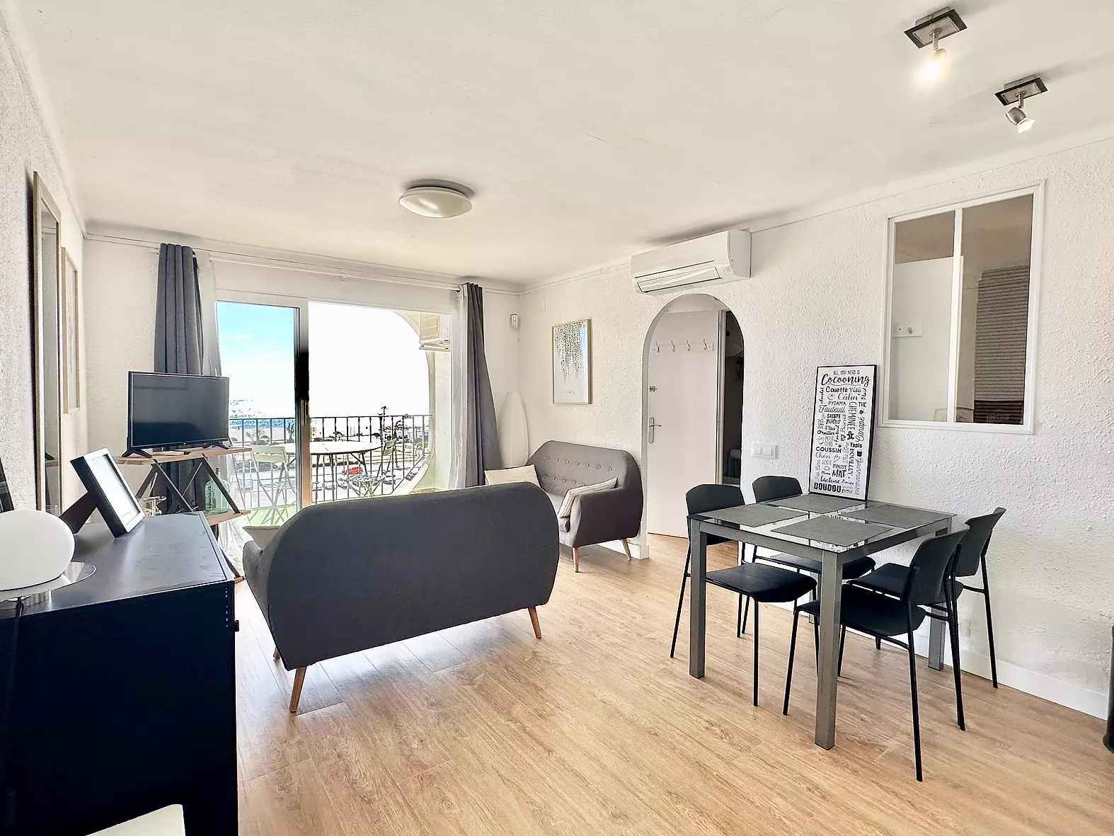 Charmant appartement, 1ère ligne de Plage à Empuriabrava avec Licence Touristique et Parking