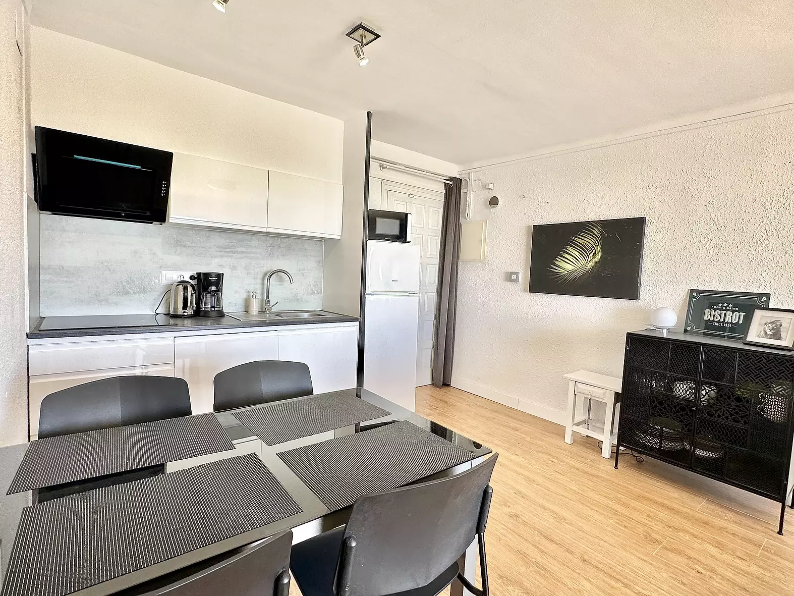 Charmant appartement, 1ère ligne de Plage à Empuriabrava avec Licence Touristique et Parking