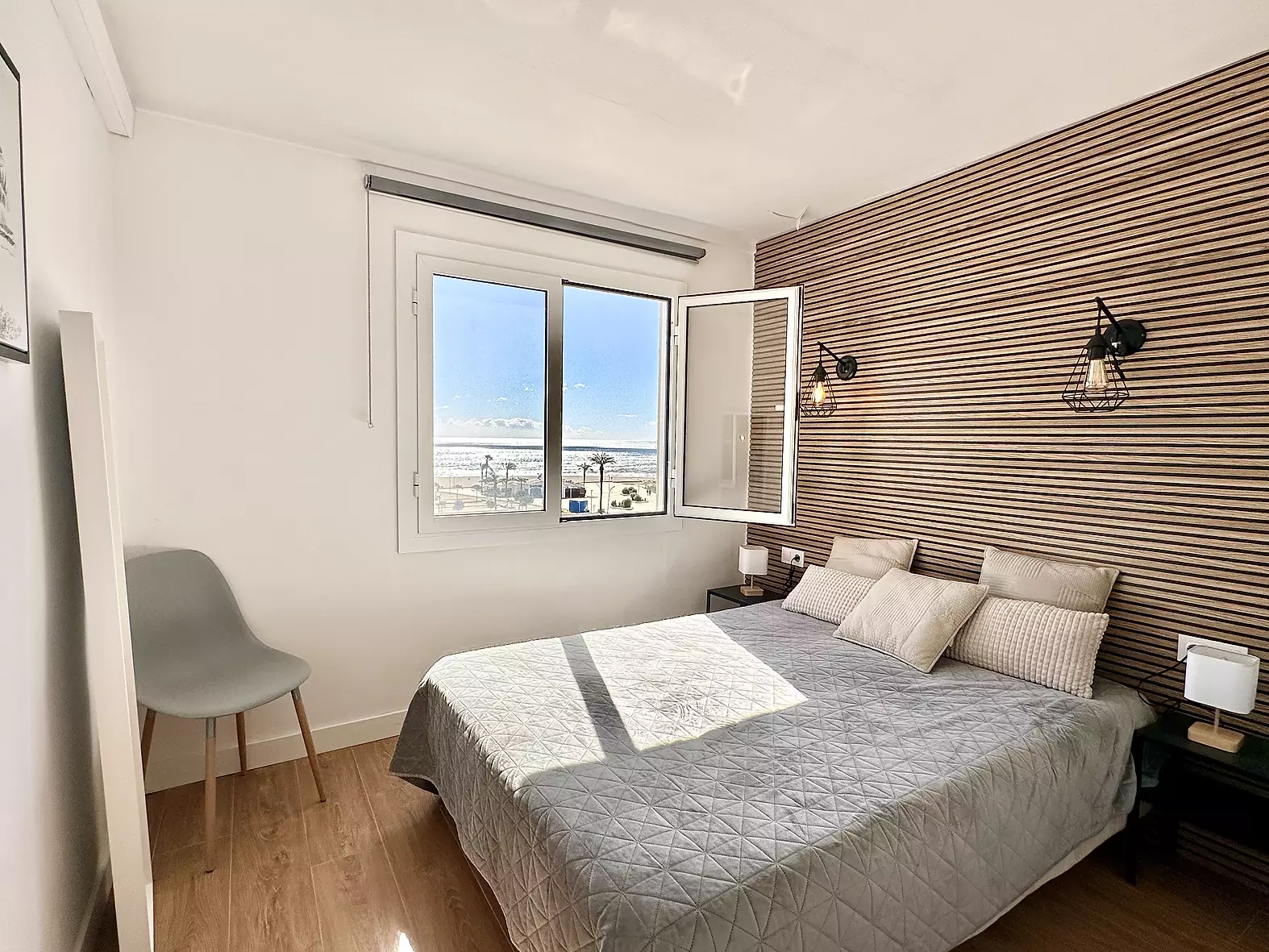 Charmant appartement, 1ère ligne de Plage à Empuriabrava avec Licence Touristique et Parking