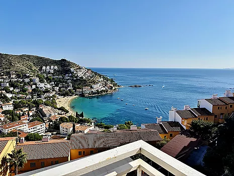 Apartment with large terrace, sea views and parking in Roses-Canyelles