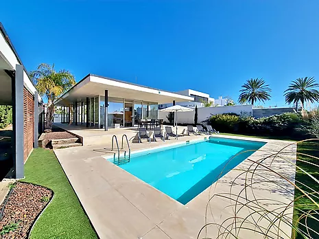 Exklusive Designervilla mit 22 m Liegeplatz und Pool in Empuriabrava - Peni