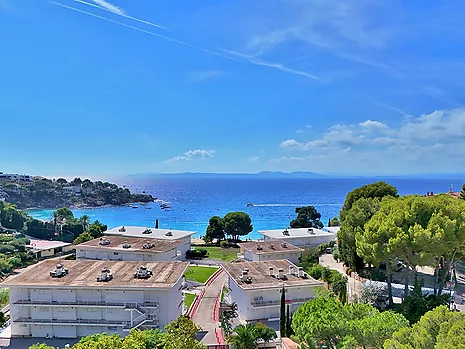 Villa avec vue sur la mer à quelques pas de la plage de l'Almadraba – Roses.