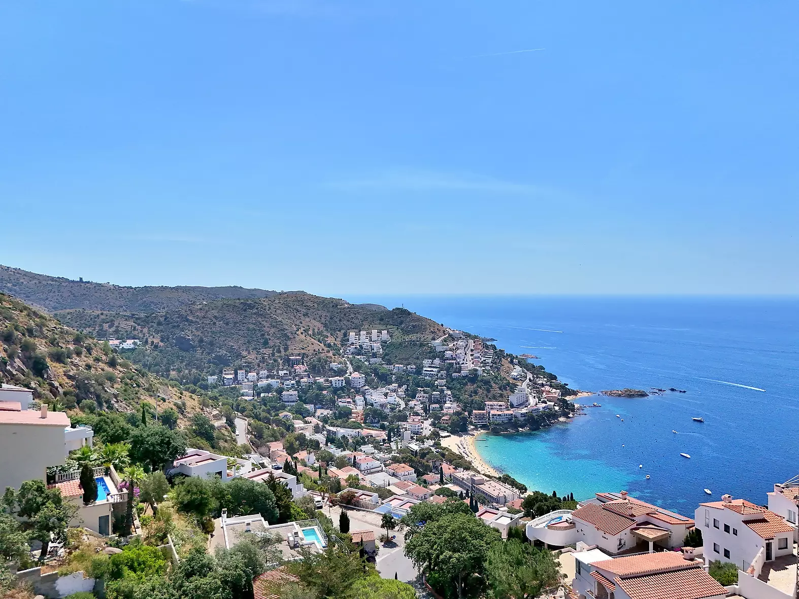 Roses - Contemporary villa with sea view, swimming pool, and garage