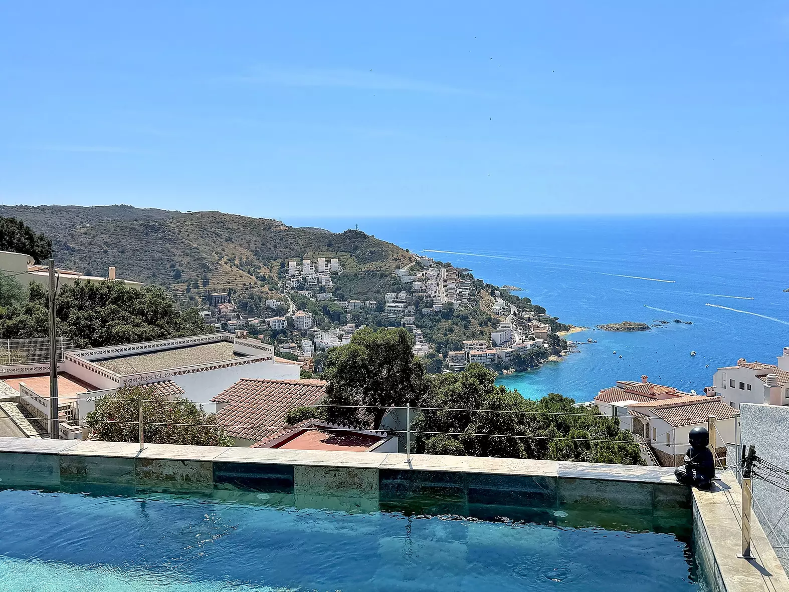 Roses - Contemporary villa with sea view, swimming pool, and garage