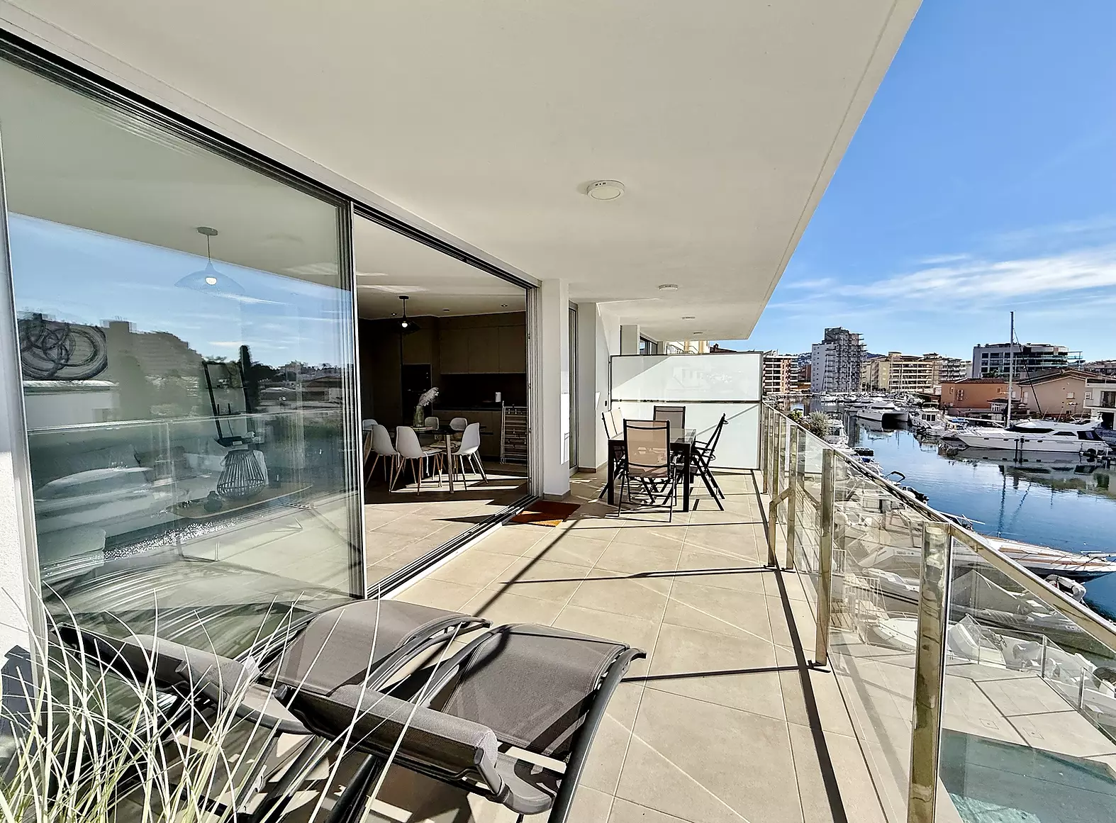 Apartment with Marina Views, Parking and Pool in Santa Margarita (Roses)