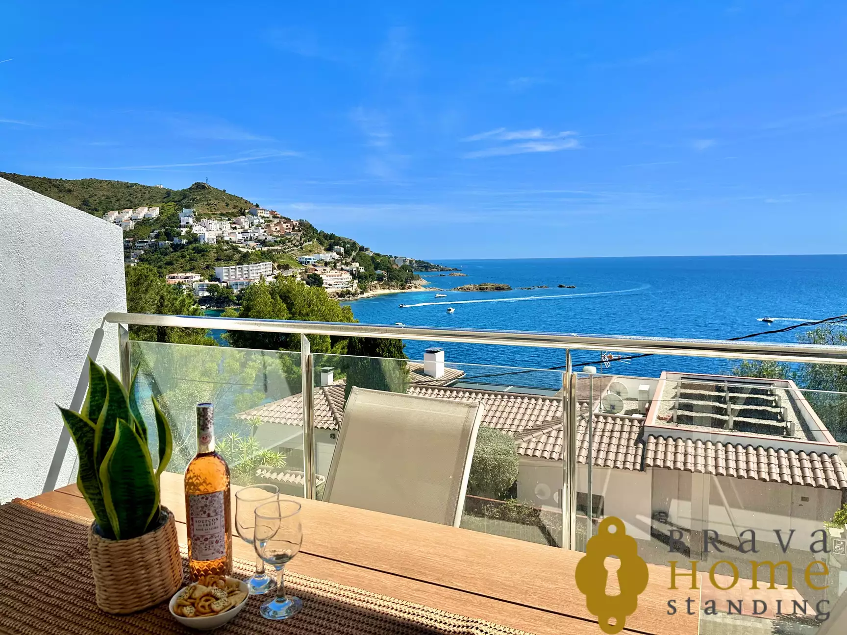 Descubra su nuevo hogar con parking y vistas al mar en Canyelles Petities - Roses