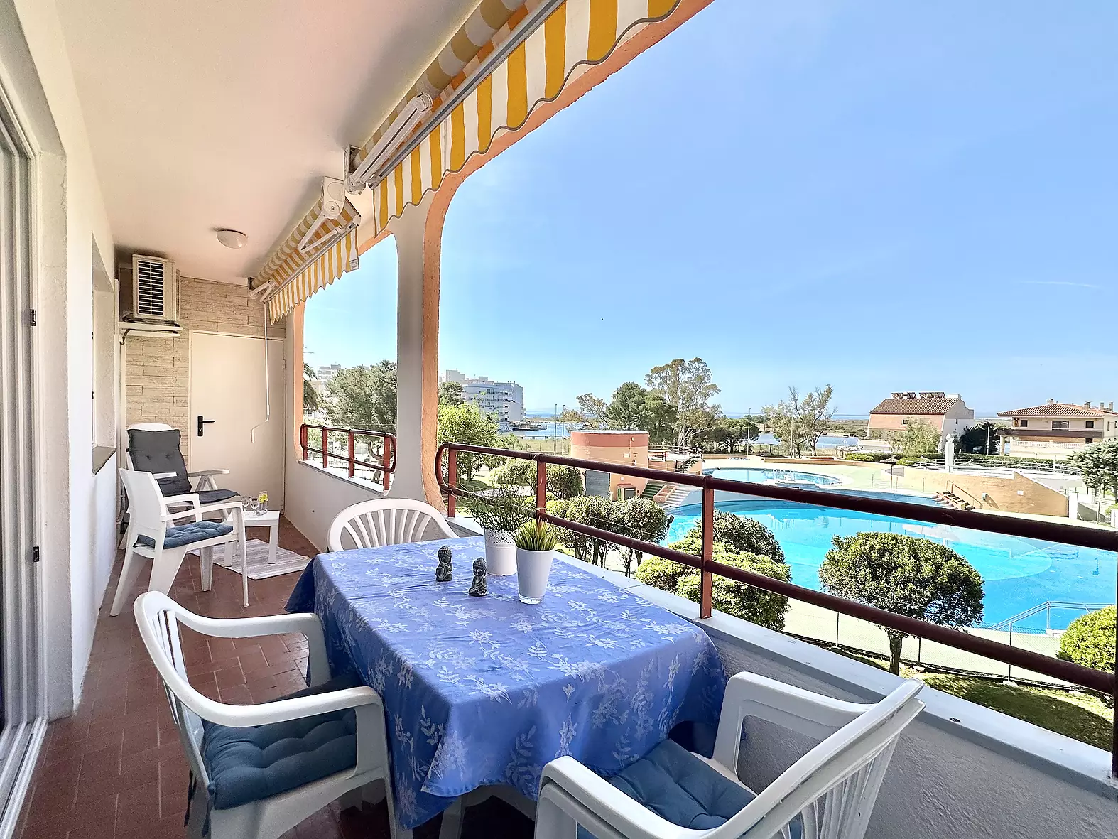 Apartment with tourist license for sale in Rosas – Santa Margarita.
