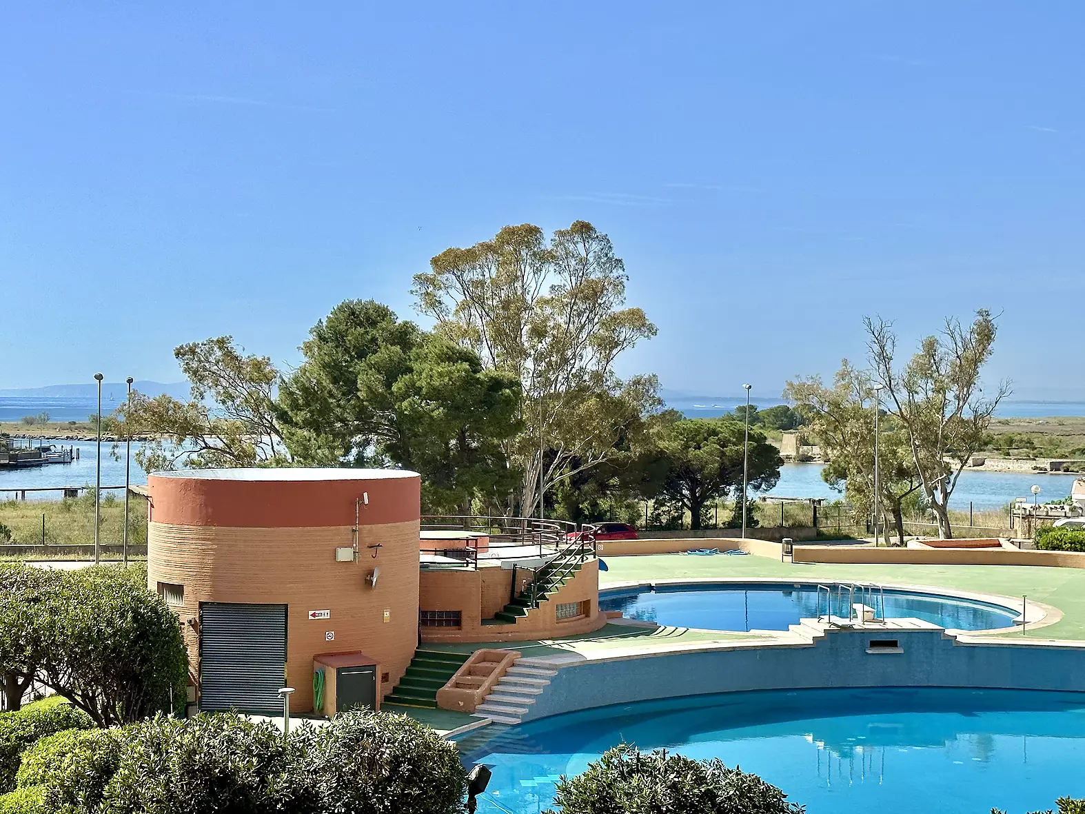 Apartment with tourist license for sale in Rosas – Santa Margarita.