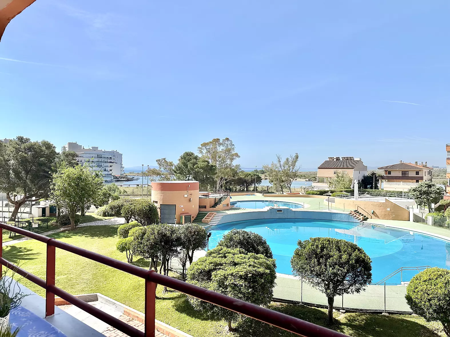 Apartment with tourist license for sale in Rosas – Santa Margarita.