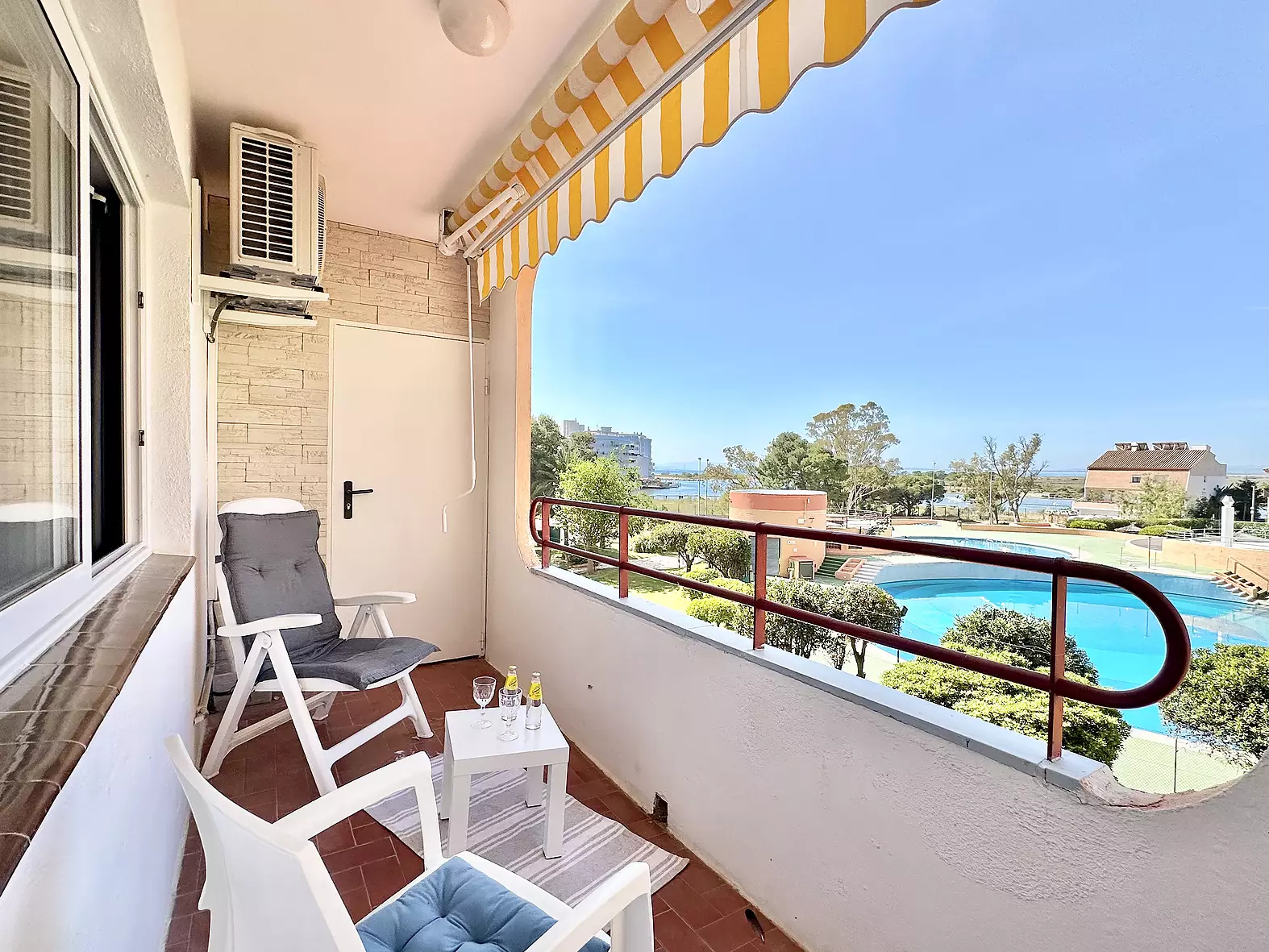 Apartment with tourist license for sale in Rosas – Santa Margarita.