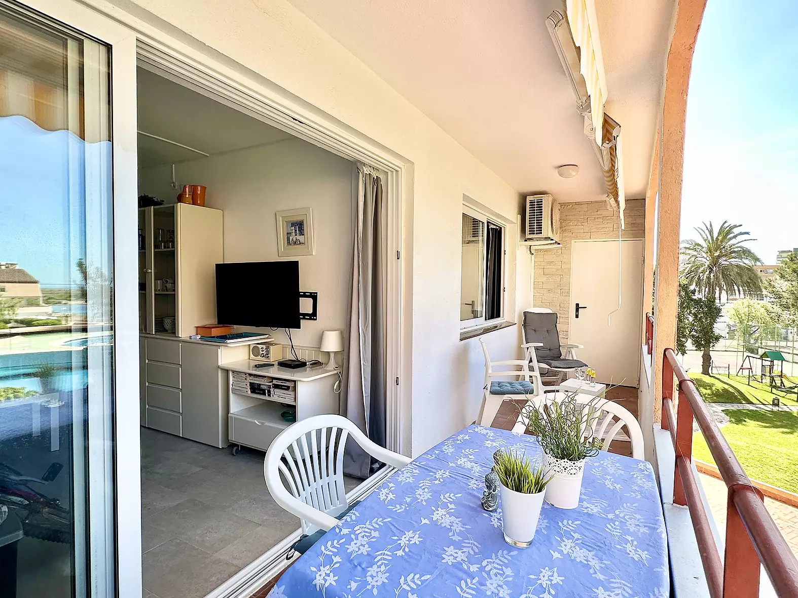 Apartment with tourist license for sale in Rosas – Santa Margarita.