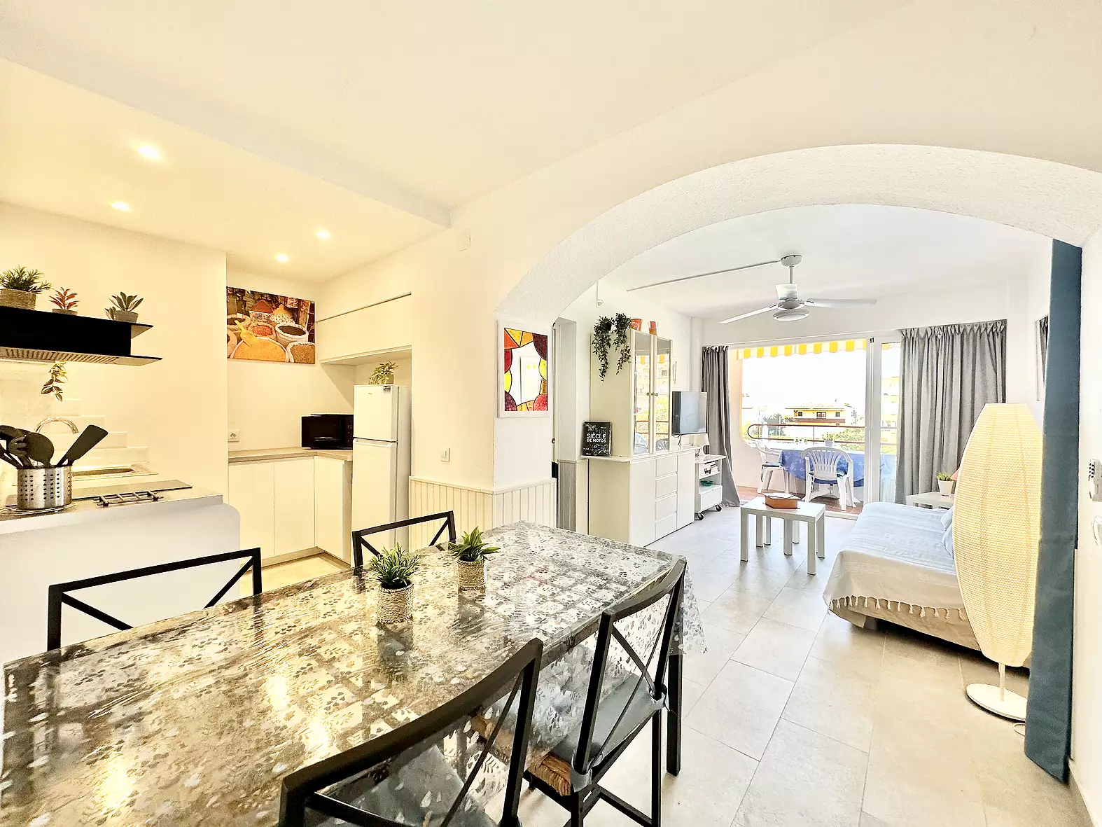 Apartment with tourist license for sale in Rosas – Santa Margarita.
