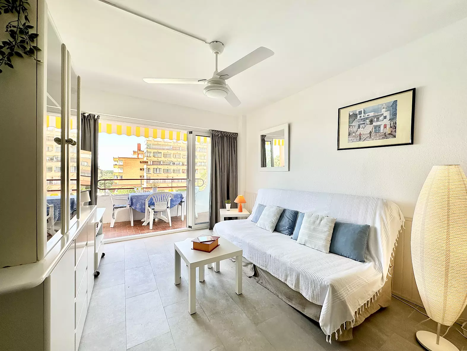 Apartment with tourist license for sale in Rosas – Santa Margarita.