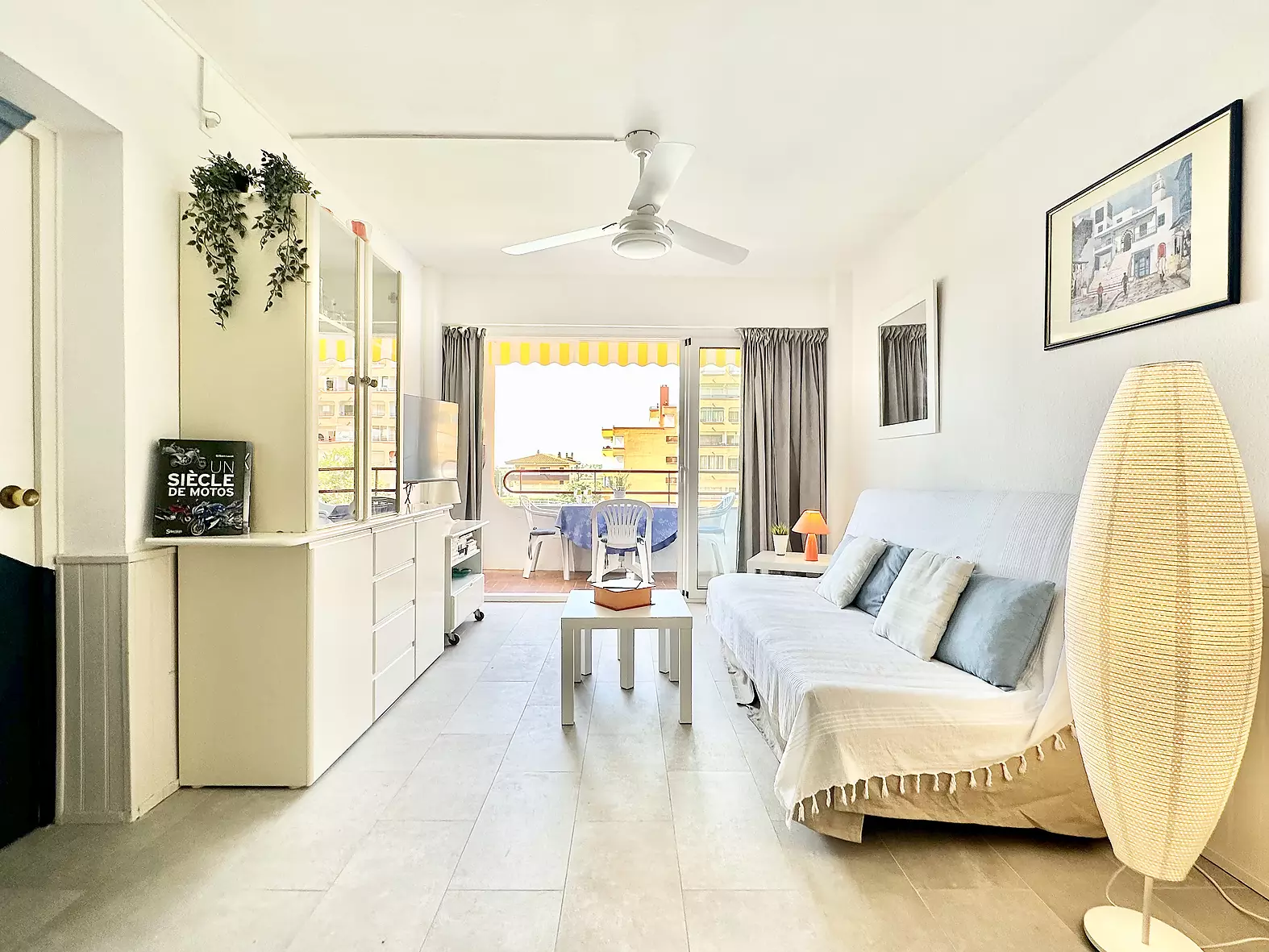 Apartment with tourist license for sale in Rosas – Santa Margarita.