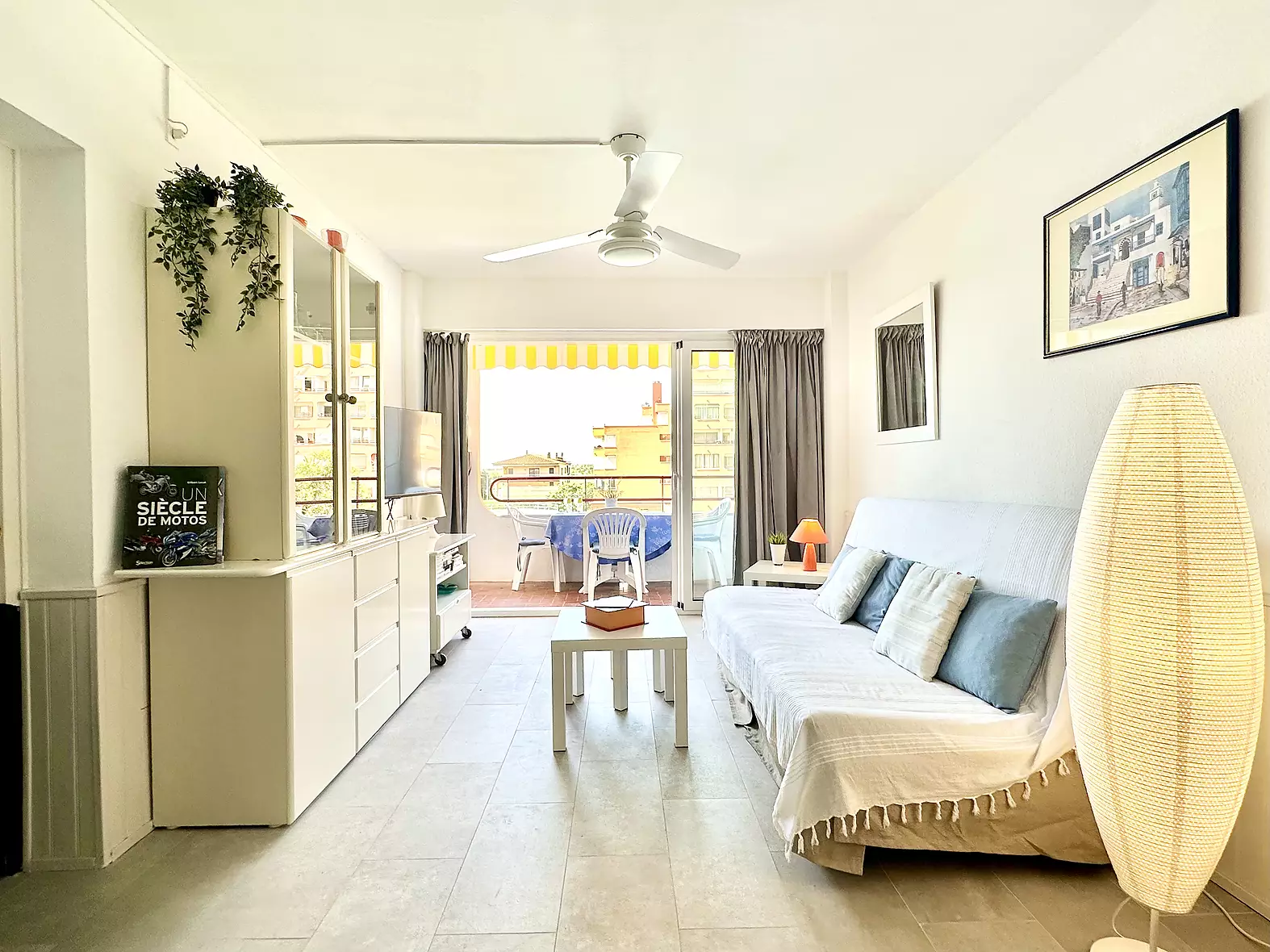 Apartment with tourist license for sale in Rosas – Santa Margarita.
