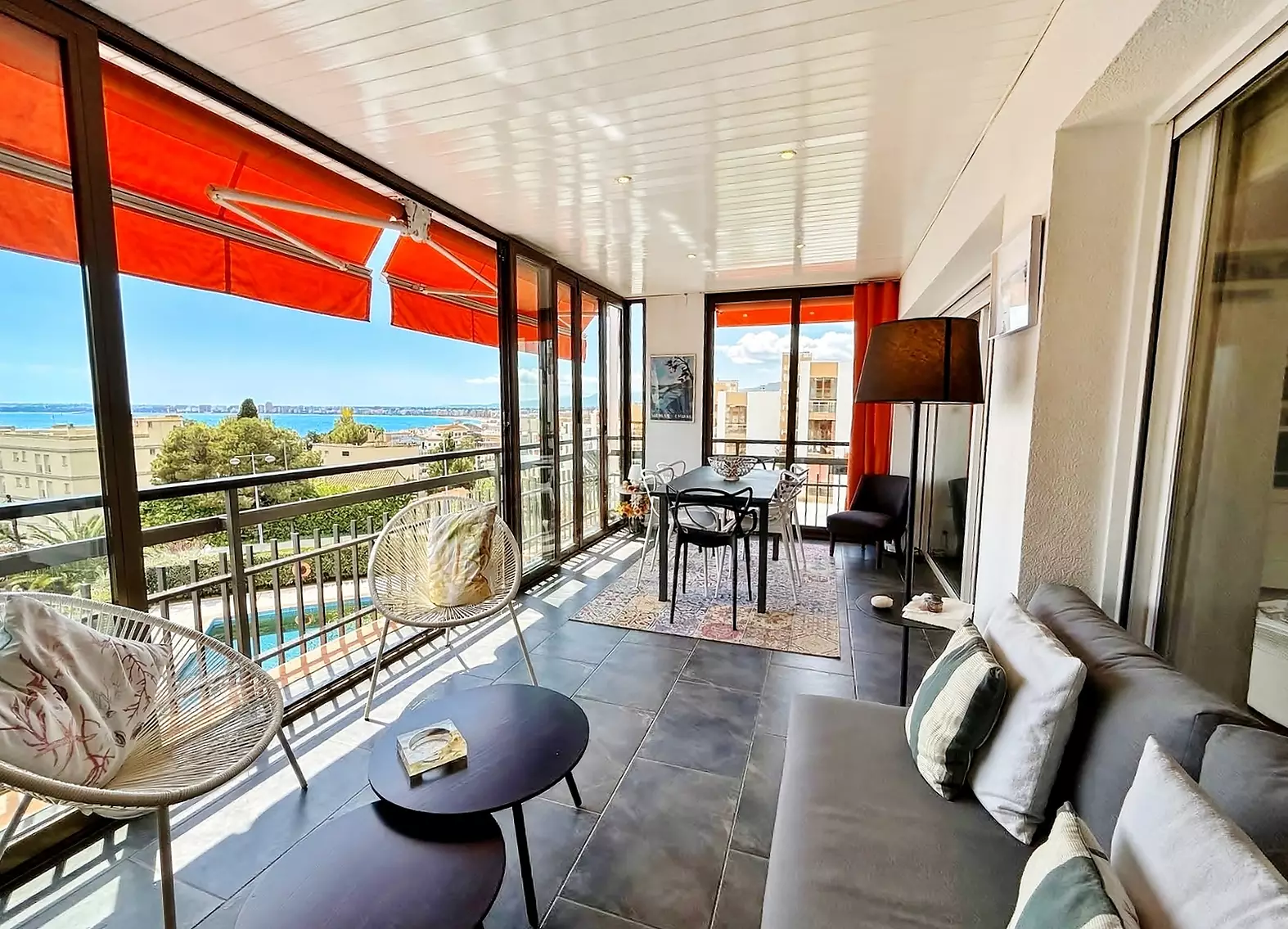 Exceptional Apartment in the Heart of Roses with Sea Views and Parking
