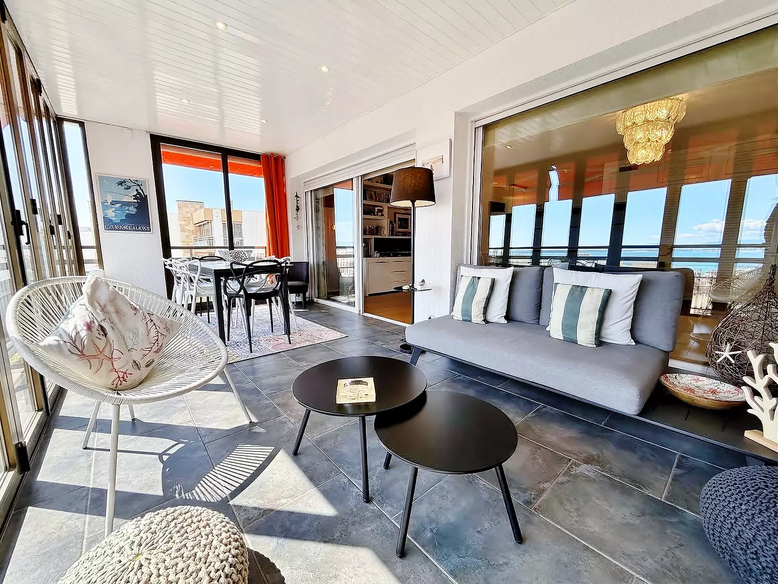 Exceptional Apartment in the Heart of Roses with Sea Views and Parking