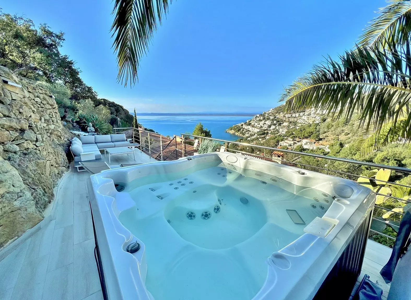 Maison exclusive avec vue sur la mer, jacuzzi et proche de la plage à Roses