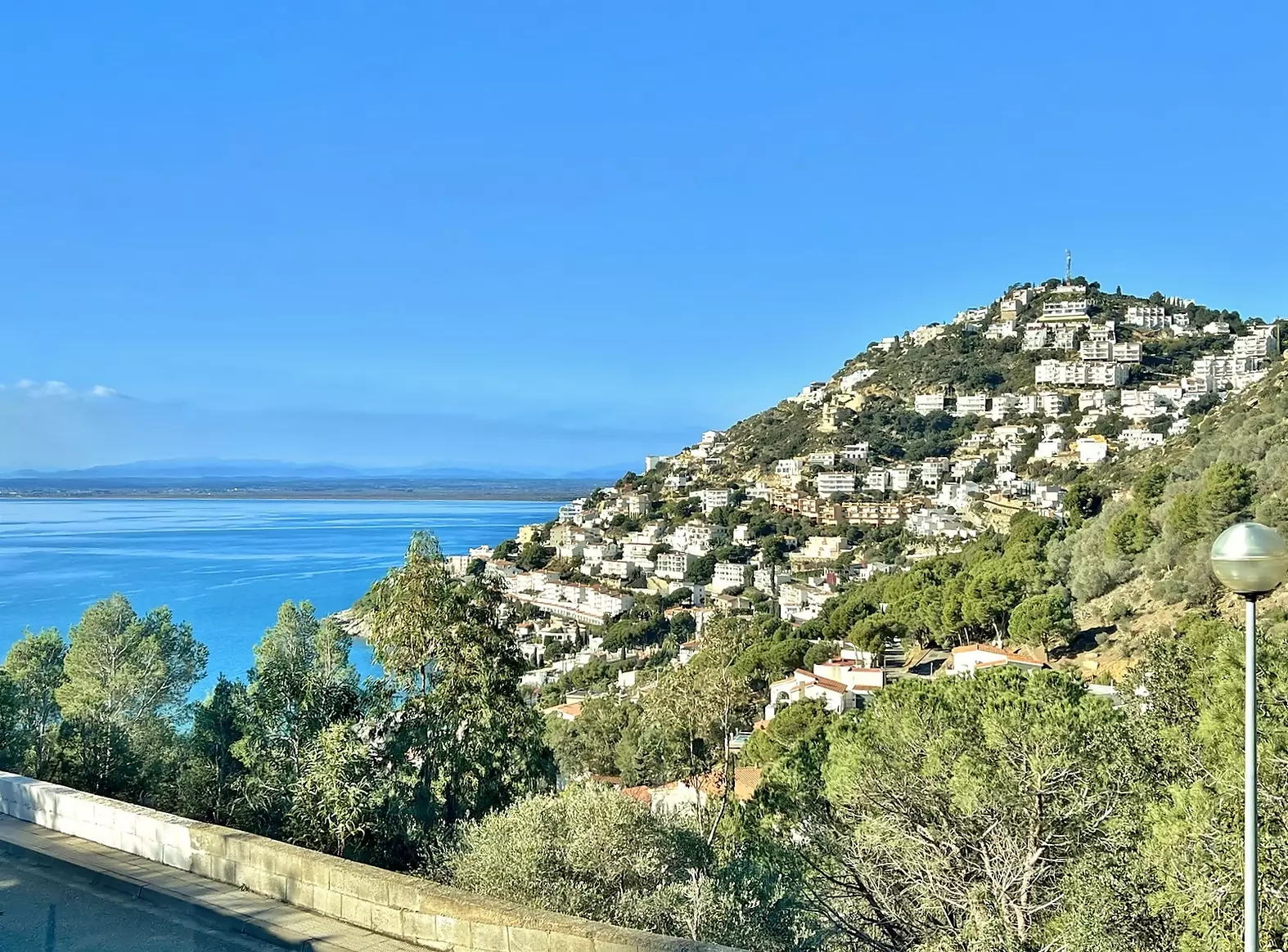 Maison exclusive avec vue sur la mer, jacuzzi et proche de la plage à Roses