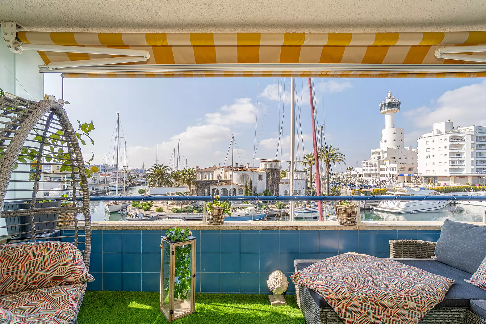 Luxury apartment with parking and magnificent views of the canals