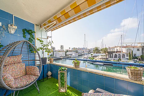 Exklusive Luxuswohnung mit Parkplatz und Blick auf die Kanäle