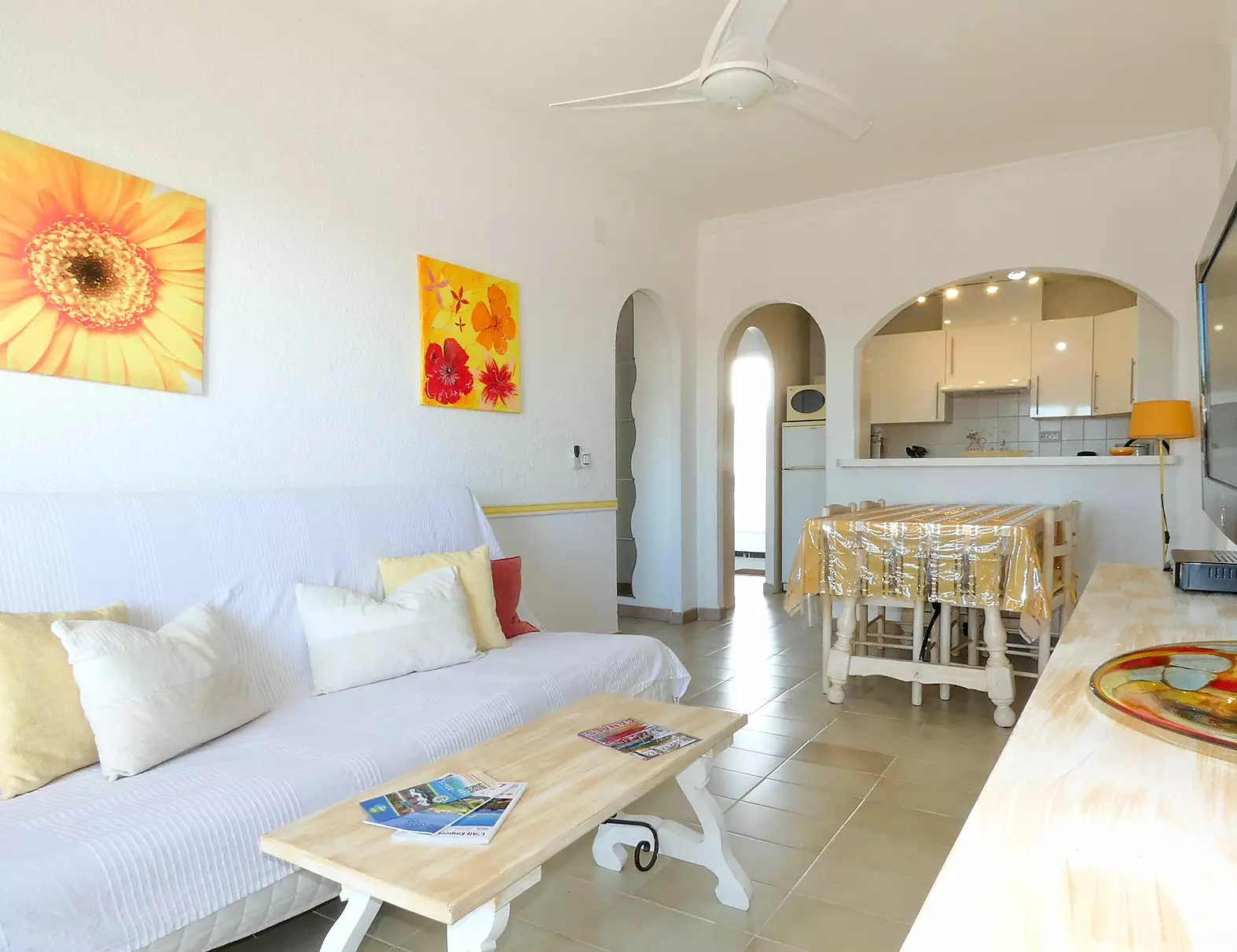 Apartment with pool and tourist license for sale in Empuriabrava