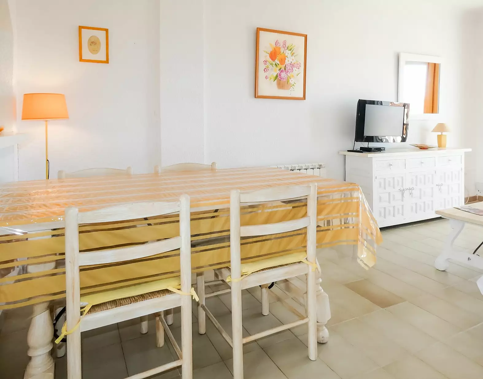 Apartment with pool and tourist license for sale in Empuriabrava