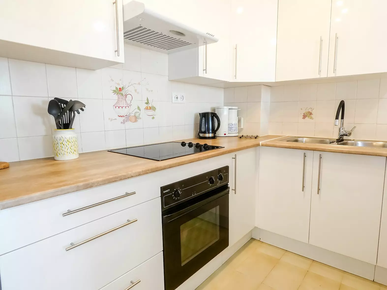 Apartment with pool and tourist license for sale in Empuriabrava