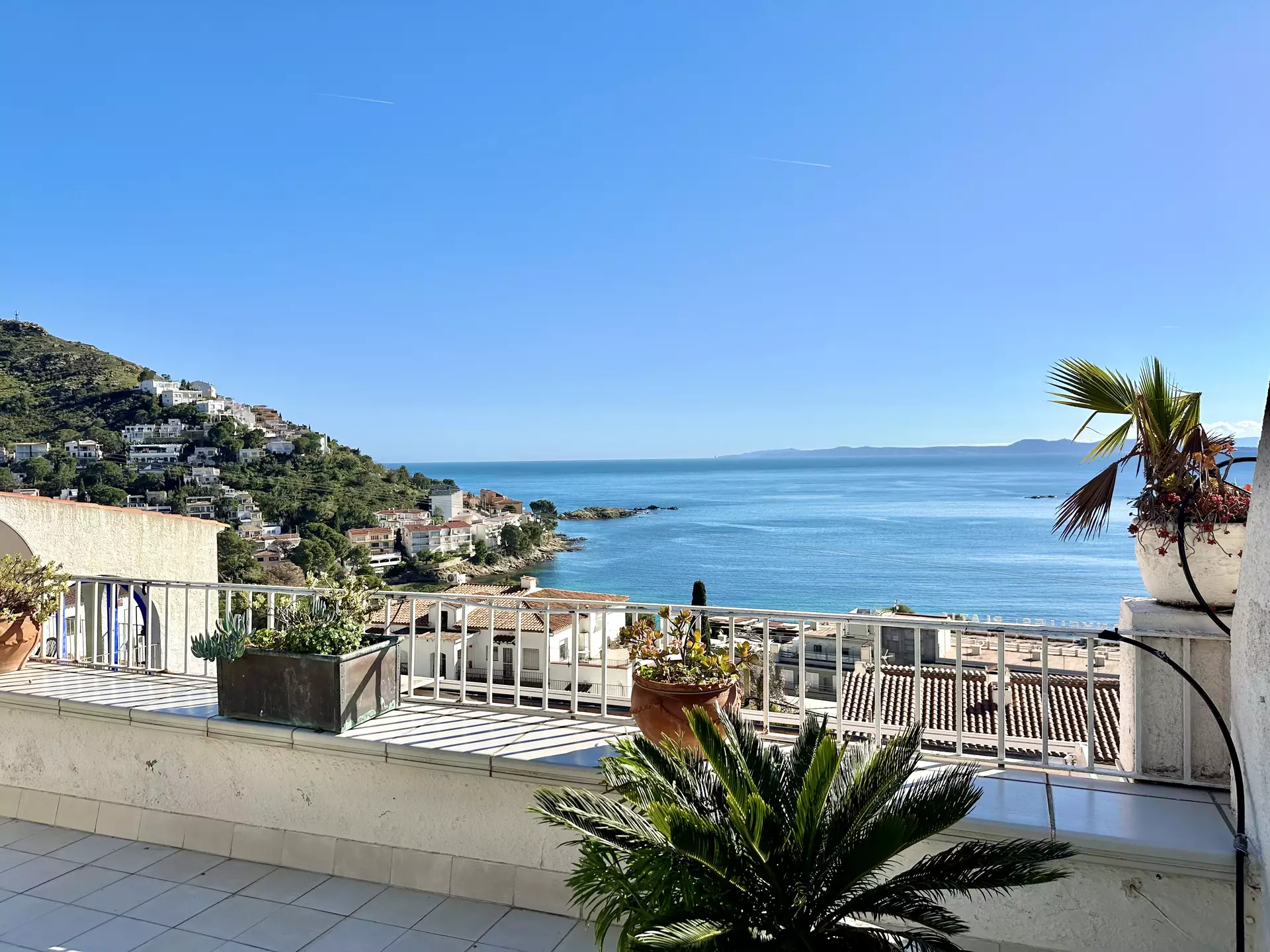 Exclusive Apartment in Canyelles, Roses – Sea Views & Tourist License