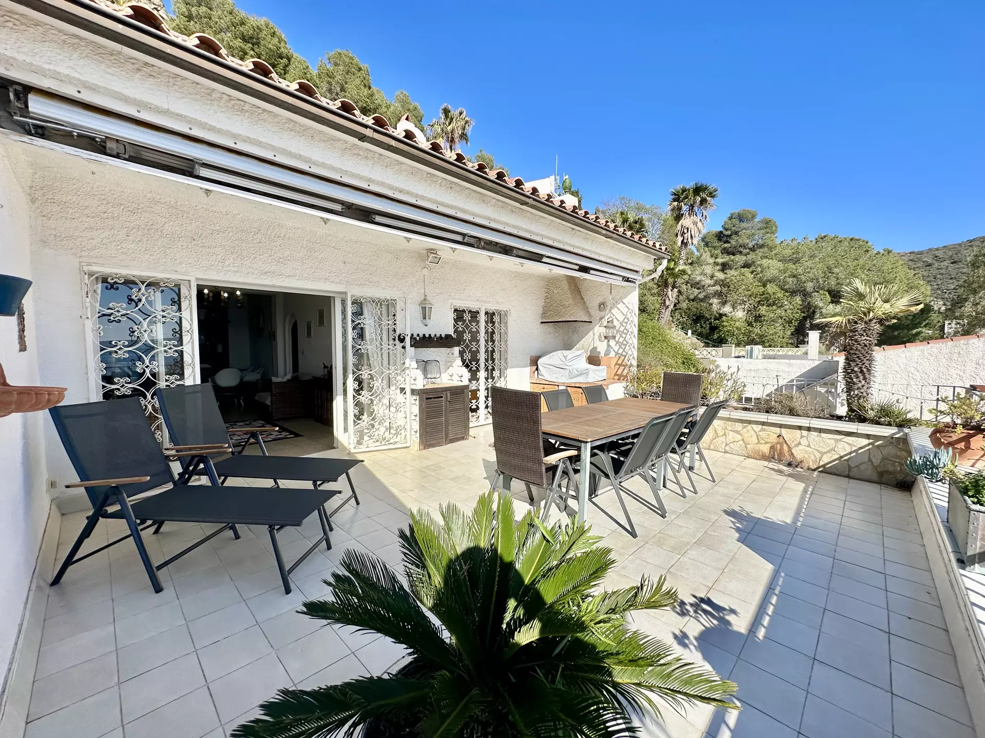 Exclusive Apartment in Canyelles, Roses – Sea Views & Tourist License