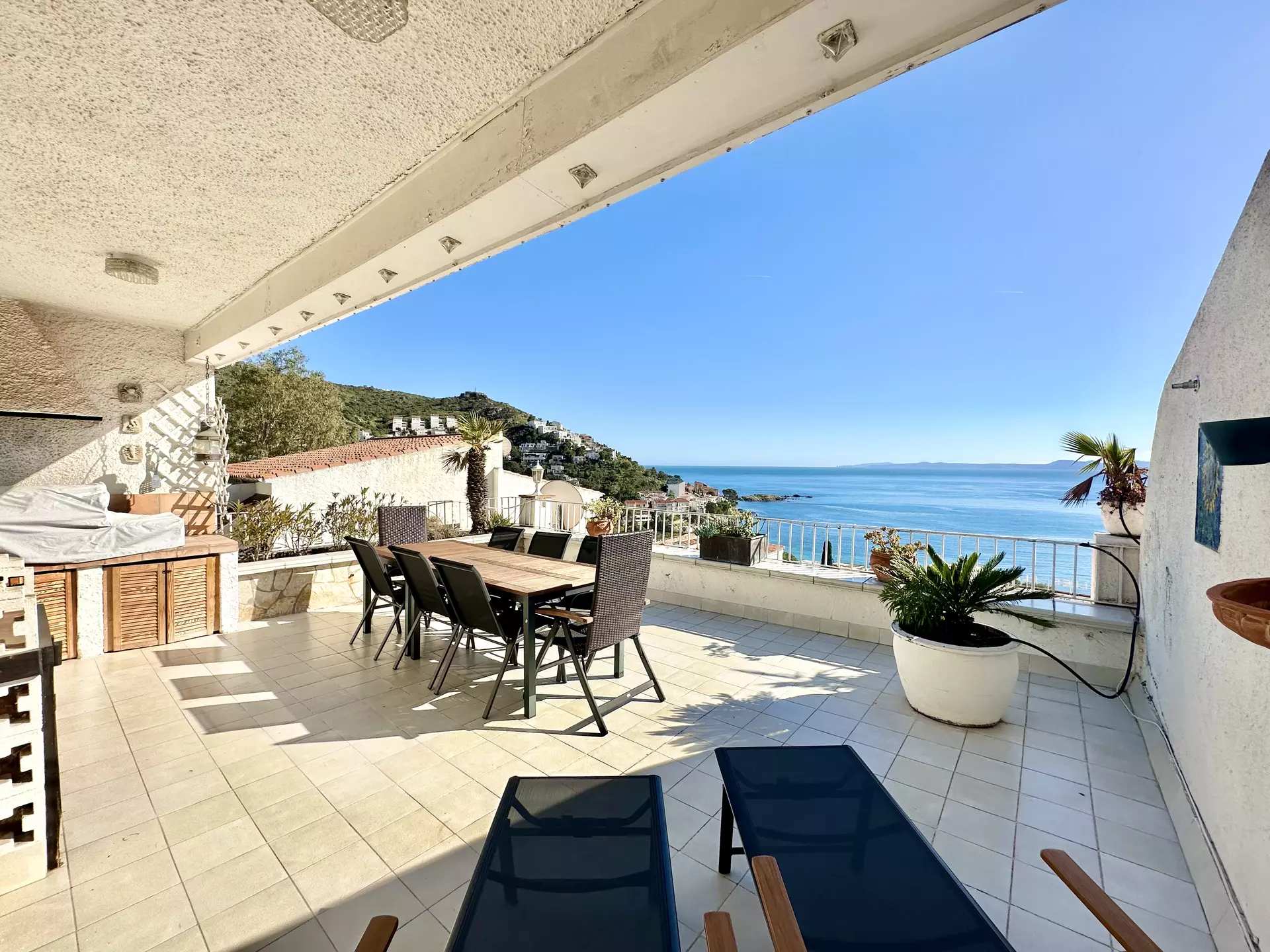 Exclusive Apartment in Canyelles, Roses – Sea Views & Tourist License