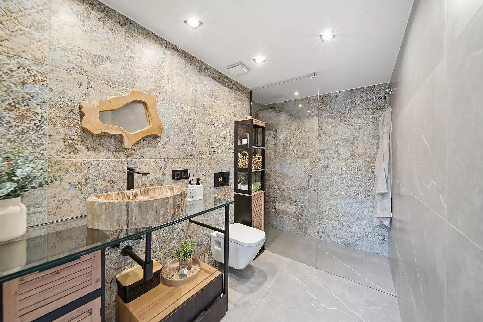 Exclusiva casa moderna amb jardí i piscina privada a Palau Saverdera