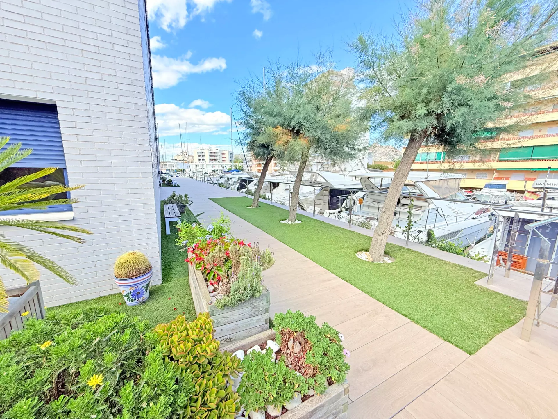 Extraordinaire penthouse-duplex avec piscine et parking à Roses